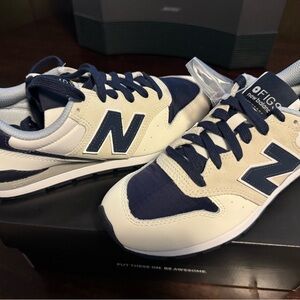 Size 7.5 men’s figs sneakers.